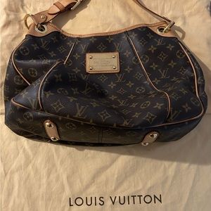 Louis Vuitton Monogram Galliera PM handbag w/ dust bag.